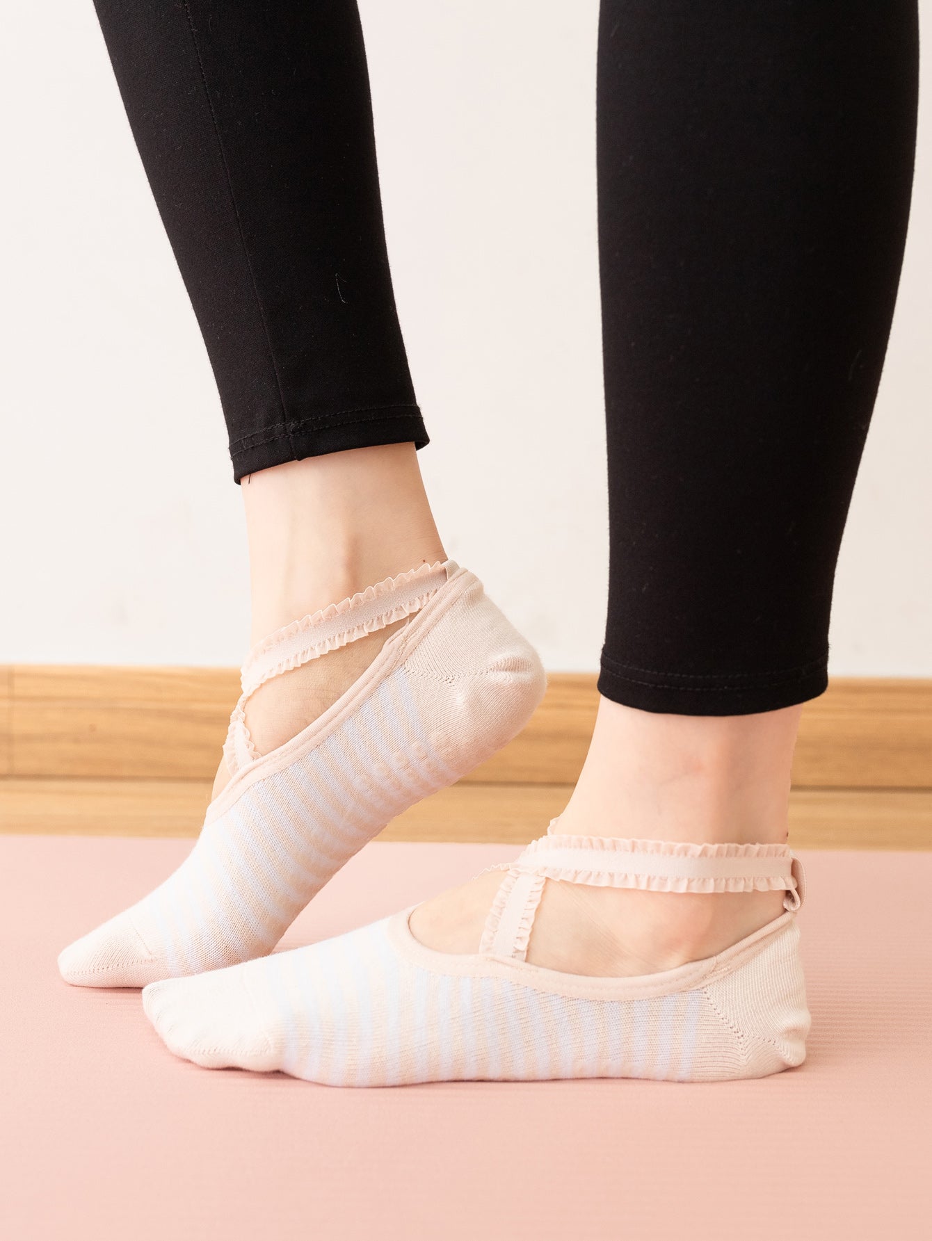 【Yoga Socks】R2浅米-女士花边条纹圆头瑜伽普拉提运动袜